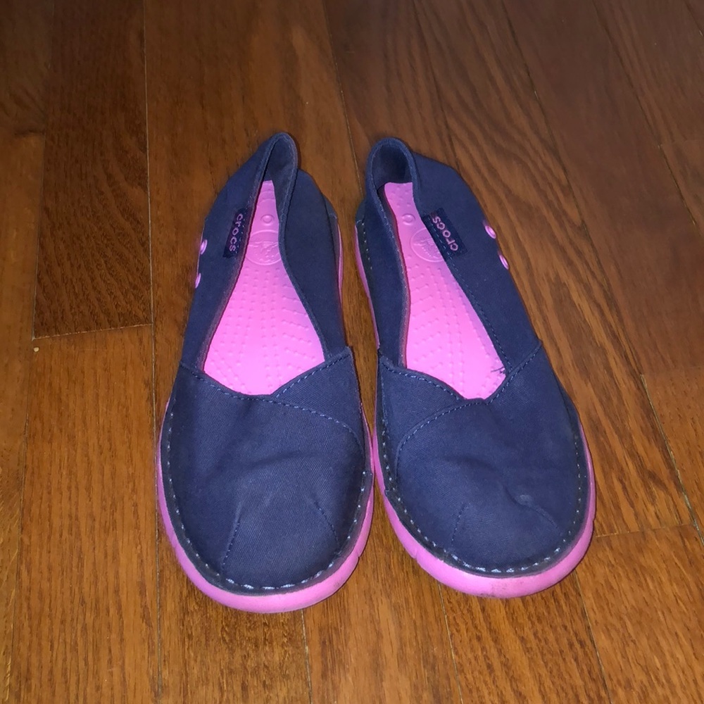 EUC Crocs shoes